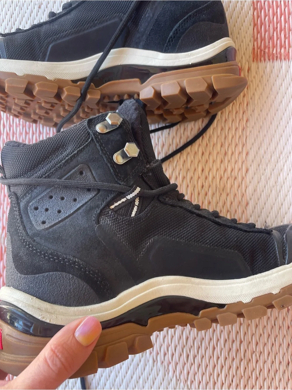 Vans Men's Black and Gum High-Top Trail Boots